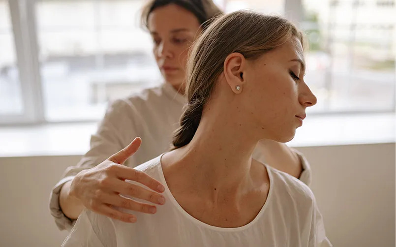What exactly does a chiropractor do What exactly does a chiropractor do